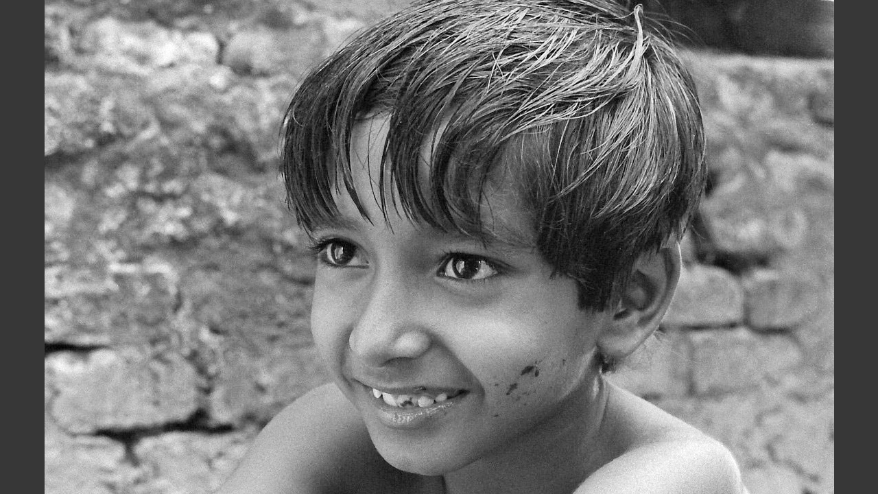 From Pather Panchali to Kolkata Ekattor: Top Must-Watch Bengali Classics available on Hoichoi 