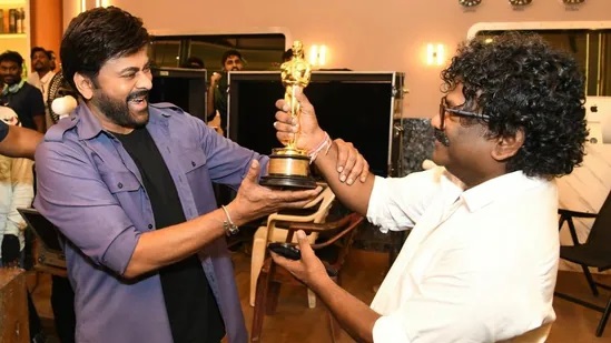 Chiranjeevi welcomes Chandrabose, the lyricist for Naatu Naatu, to the movie set and poses with the Oscar