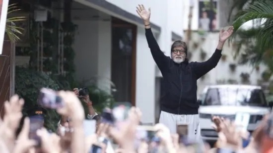 Amitabh Bachchan shares heartwarming incident of giving ₹5000 to a girl selling gajra after she asked for ₹500 for the whole bunch
