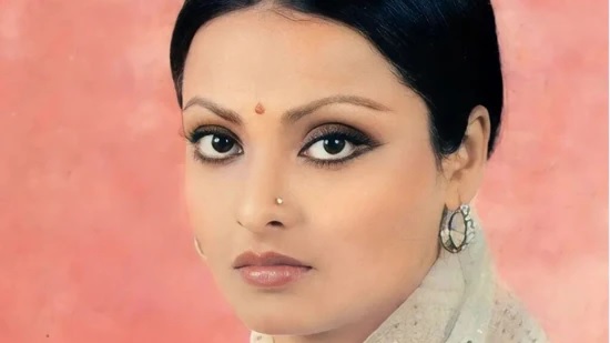 When Rekha spoke about her perfect man, she said, “I’d make lunch and lay out his clothes