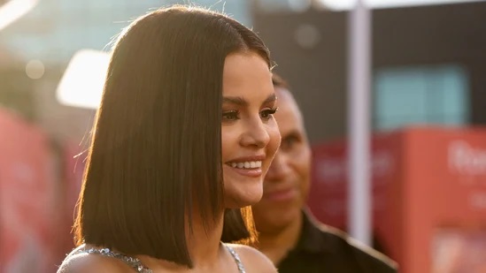 Selena Gomez announces Instagram account deletion due to trolling, later removes the post