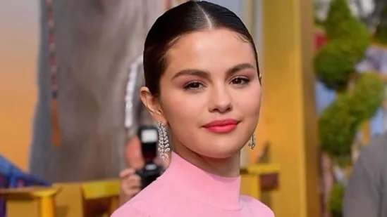 Selena Gomez Considers Acting Focus, Hints Next Album Might Be Her Last; Twitter Reacts